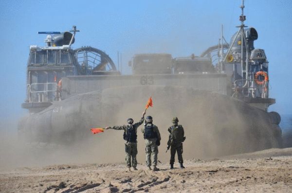 原文配圖：美日演練兩棲登陸奪島戰。